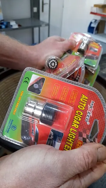 Autozapalovač do 12V zásuvky Maxeed 8209 – více provedení